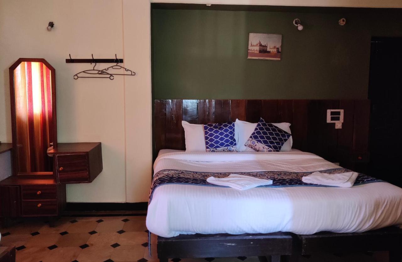 Hotel Caveri Comfort Inn マディケーリ エクステリア 写真